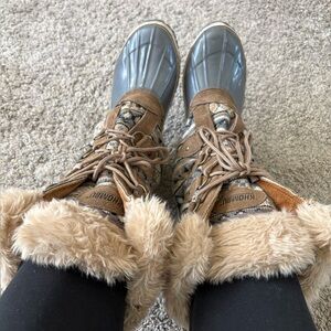 Faux fur sweater shaft KHOMBU boots size 9